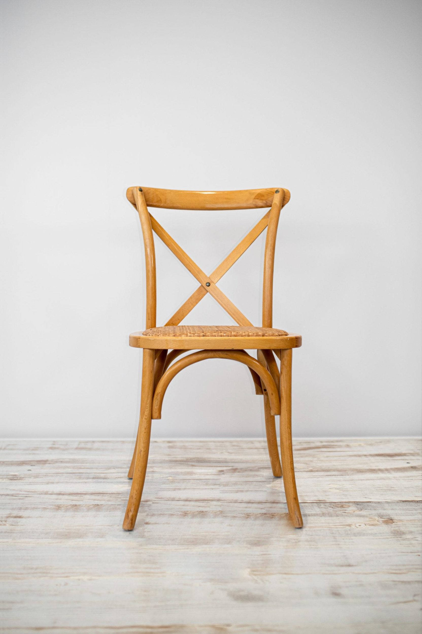 Chaise Bistrot dos croisé en bois – Image 2